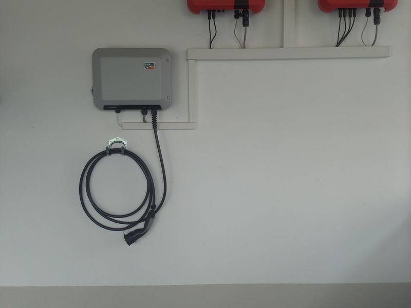 Wallbox neben den Wechselrichtern
