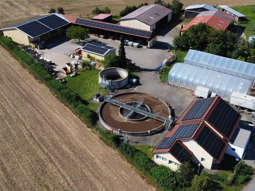 Kommunale Anlage auf mehreren Gebäuden